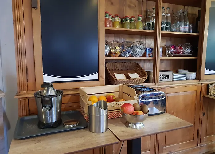 Hotel Le Napoleon Lila