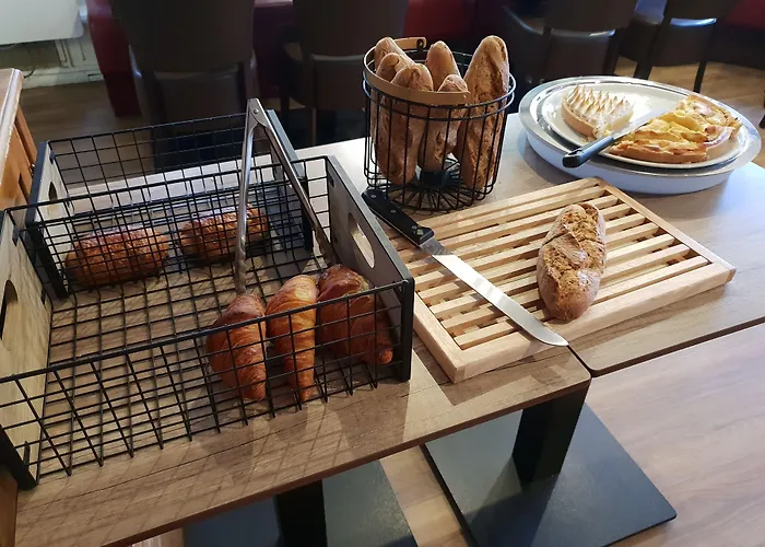 Hotel Le Napoleon Lila